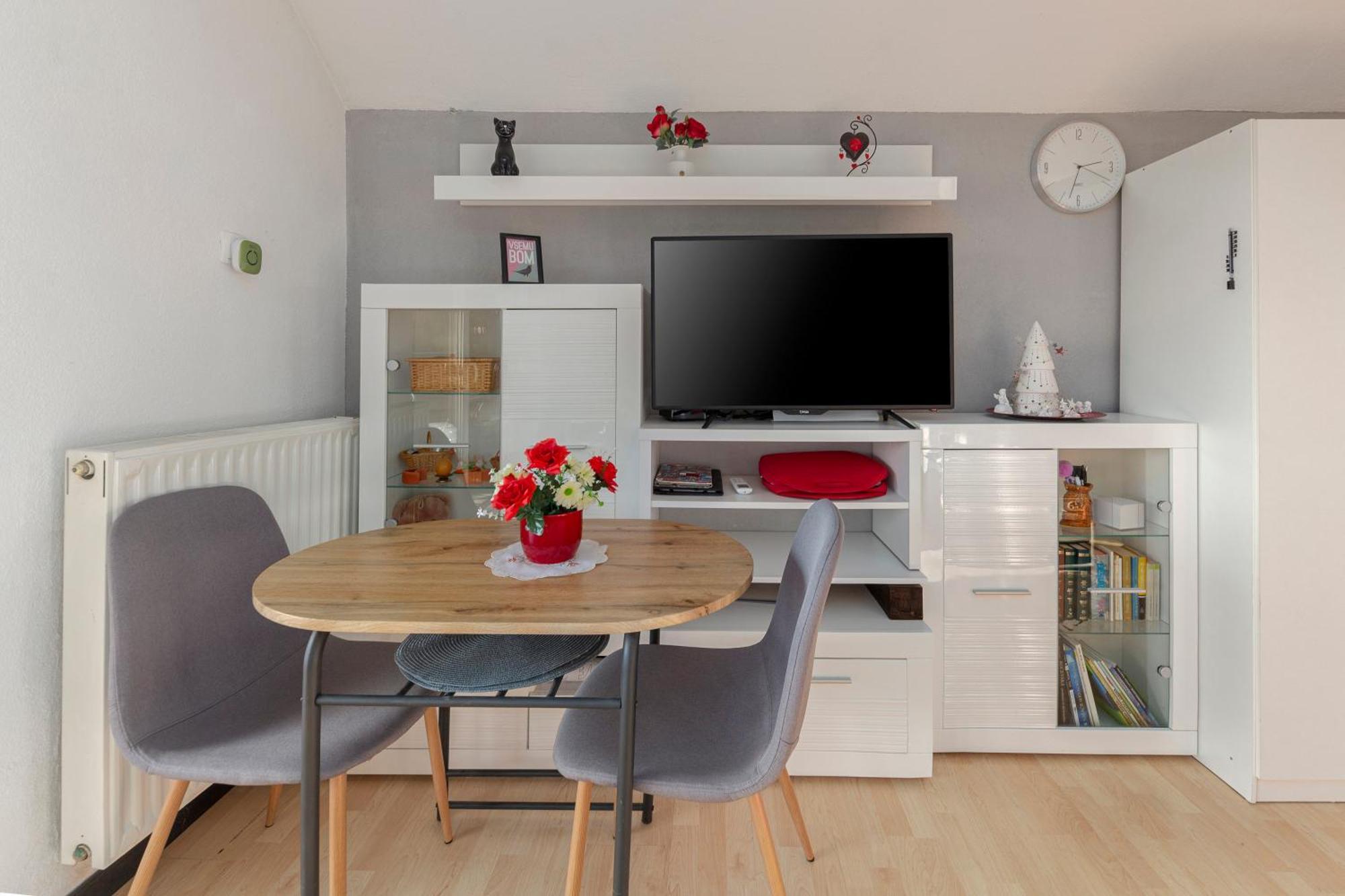 Apartment Oddih Ob Krki *
